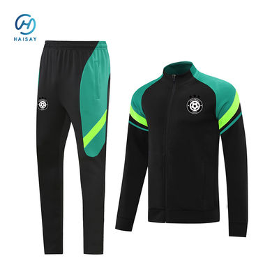 Traje de entrenamiento de fútbol de tela resistente a la humedad Logotipos personalizados del equipo con chaqueta aislada
